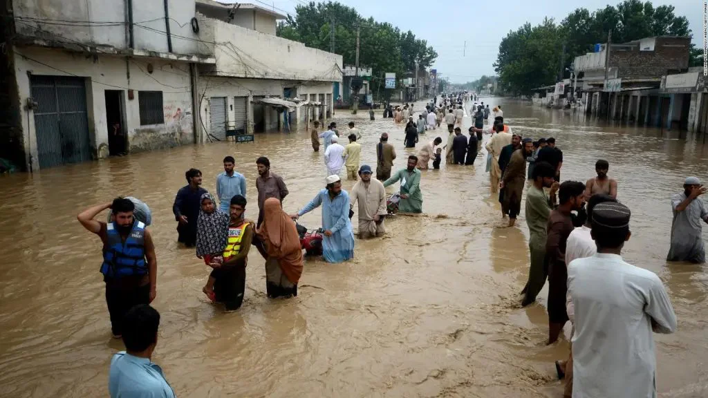 Más de 1.000 personas han muerto por las lluvias e inundaciones monzónicas en Pakistán