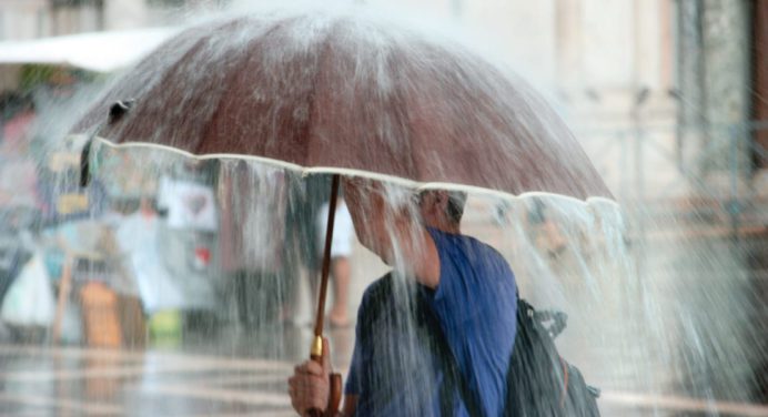 Estudio revela que la lluvia mundial contiene “sustancias químicas permanentes” que causan cáncer