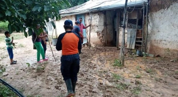 Familias afectadas por las lluvias en Lara reciben atención del PCAD
