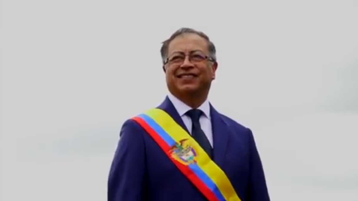 gustavo petro fue juramentado como nuevo presidente de colombia laverdaddemonagas.com gustavo petro2