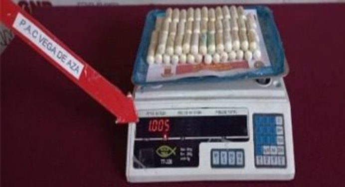 Hombre expulsó 77 dediles de cocaína rosada