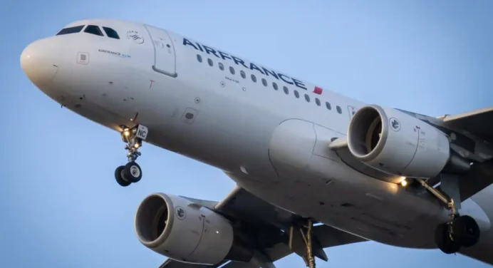 ¡Increíble! Dos pilotos de Air France se pelean a golpes en pleno vuelo