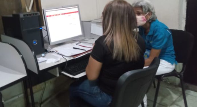 Escaneo de bonos es la principal solicitud en infocentro de la plaza Ayacucho
