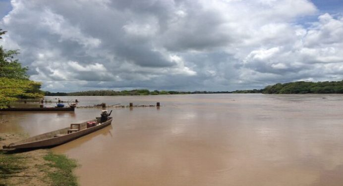Más de 70 familias afectadas en Apure por el desbordamiento del río