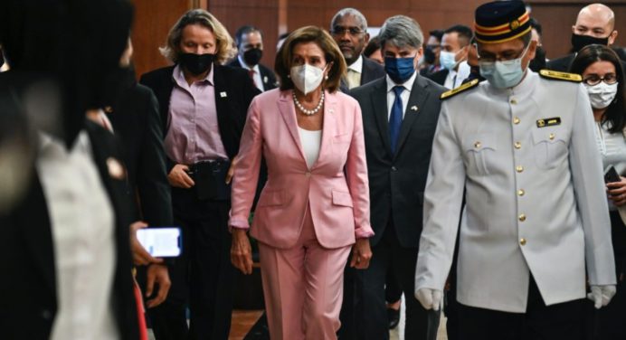 Nancy Pelosi llegó a Taiwán pese a las amenazas de China