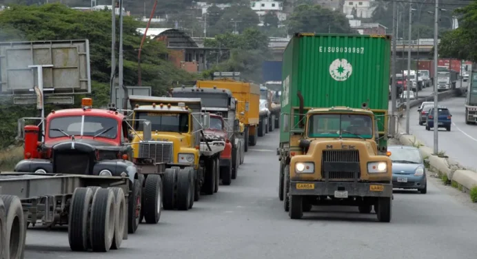 Luis Izquiel: Matraca, piedras, atracos y accidentes amenazan a choferes en carreteras del país