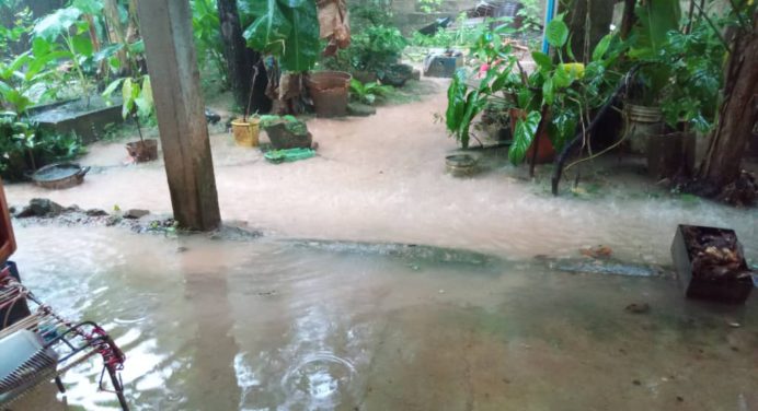 Torrencial aguacero inundó 12 sectores, provocó apagones y caída de techo en Maturín (+video)