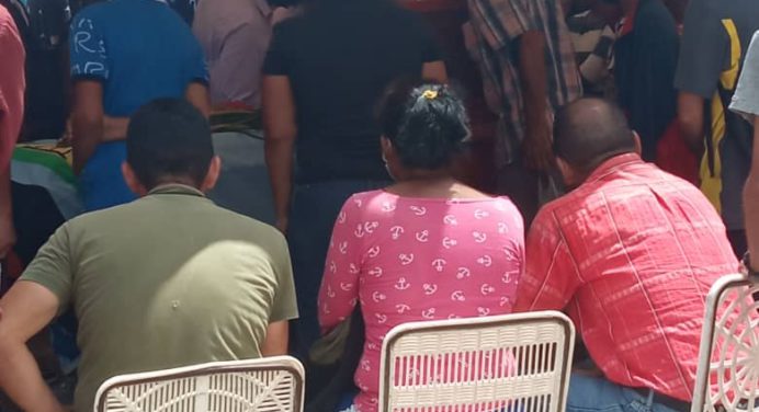 Trabajadores del mercado de Los Bloques dieron el último adiós a Miguel Salazar