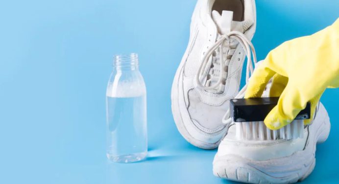 3 trucos sencillos para limpiar tus zapatos blancos y que queden como nuevos