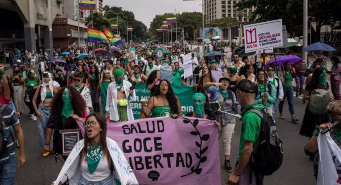 500 personas marcharon en Caracas para exigir despenalización del aborto