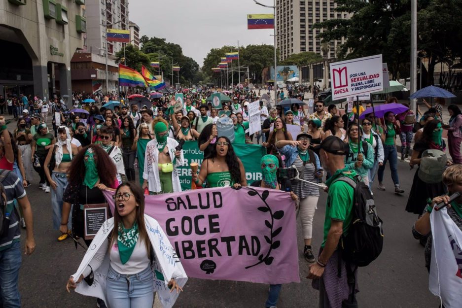 500 personas marcharon en caracas para exigir despenalizacion del aborto laverdaddemonagas.com caracas marcha despenalizacion aborto 28sep2022 937x625 1