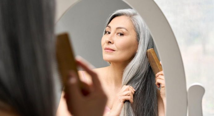 ¿A qué se debe la presencia de las canas y cómo puedes prevenirlas?