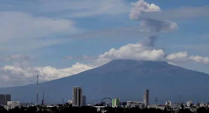 Activada alerta volcánica en México ante emisiones del Popocatépetl