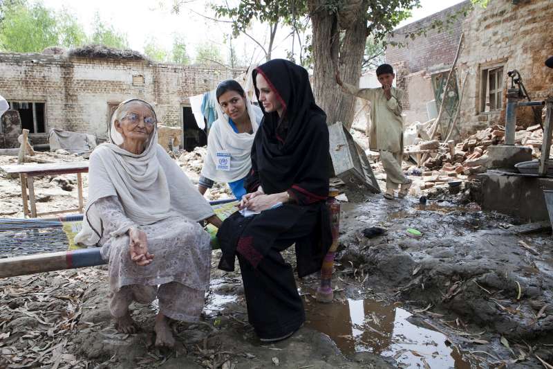 actriz angelina jolie visita zonas inundadas de pakistan laverdaddemonagas.com 4c87478e6