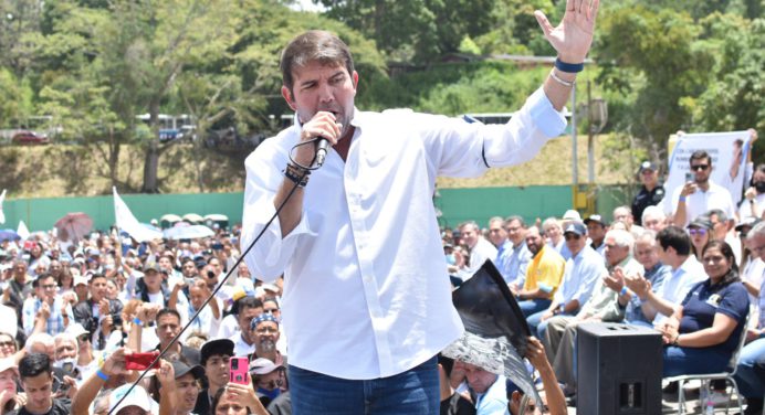 AD oficializó la candidatura de Carlos Prosperi