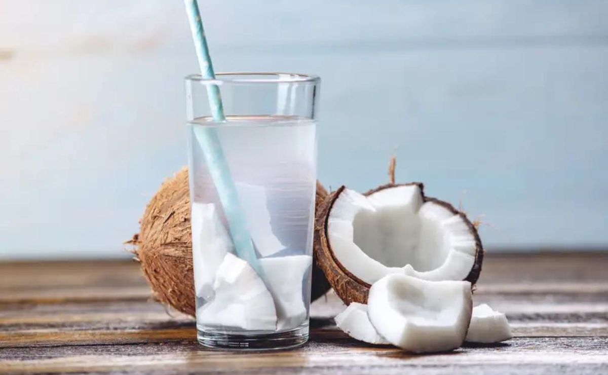 Beneficios de tomar agua de coco