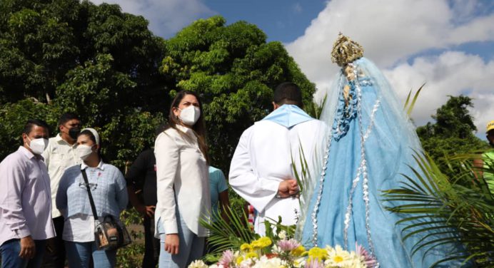 Ana Fuentes celebra día de la Virgen del Valle junto a devotos de La Voz del Río y 23 de Enero