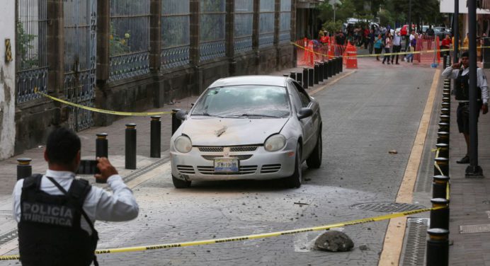 Aumentan a dos los muertos y a 10 los heridos por el sismo de 7,7 en México