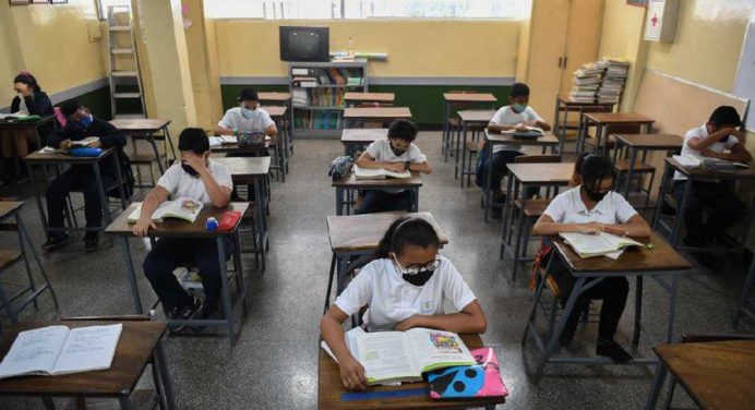 ¡Confirmado! Ejecutivo ratifica que el año escolar inicia en octubre