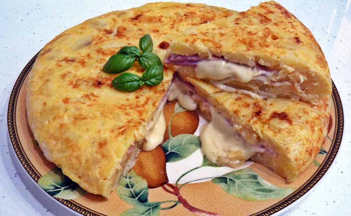 Tortilla de papa rellena