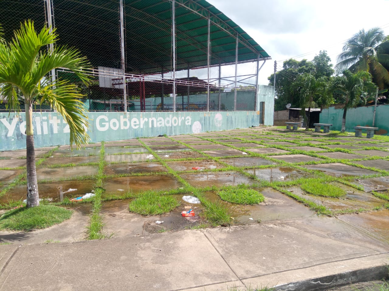 En Los Cocos denuncian bote de aguas blancas desde hace dos meses