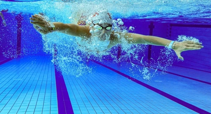 ¡En pleno verano! Cierran varias piscinas en Francia por el aumento de los precios de la energía