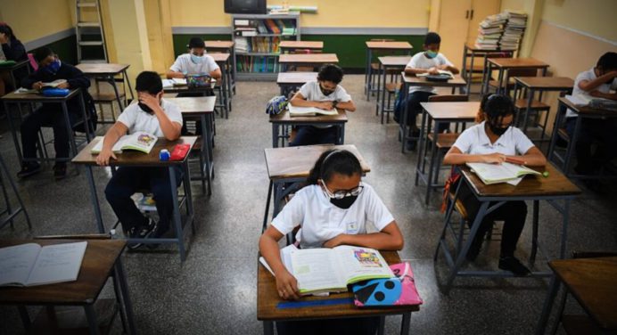 Federación de maestros afirma que 16 mil escuelas no están aptas para el regreso a clases