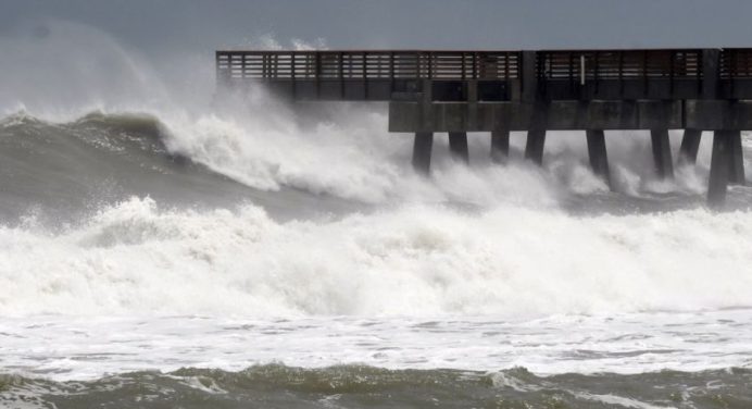 Fiona se acerca a las Antillas Menores con vientos y lluvias fuertes