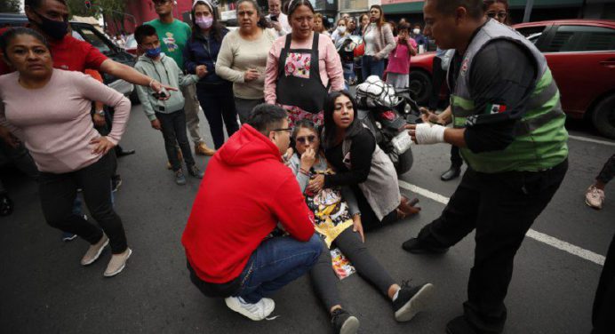 Fuerte sismo de magnitud 7,6 sacude el suroeste de México