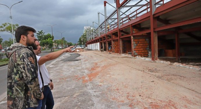 Gobernador Luna supervisa avances de la renovación del Polideportivo de Maturín