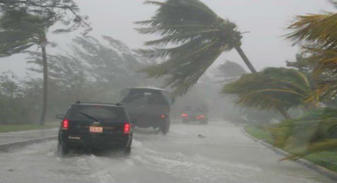 Huracán Ian provoca corte de electricidad en 470 mil hogares de Florida