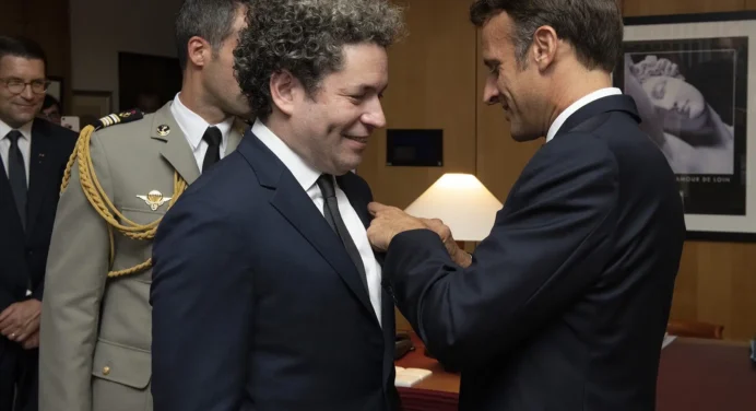 Gustavo Dudamel recibió la Orden de las Artes y las Letras en Francia