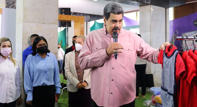 Maduro pide a empresarios venezolanos apartar de 20% a 30% de su producción para la exportación