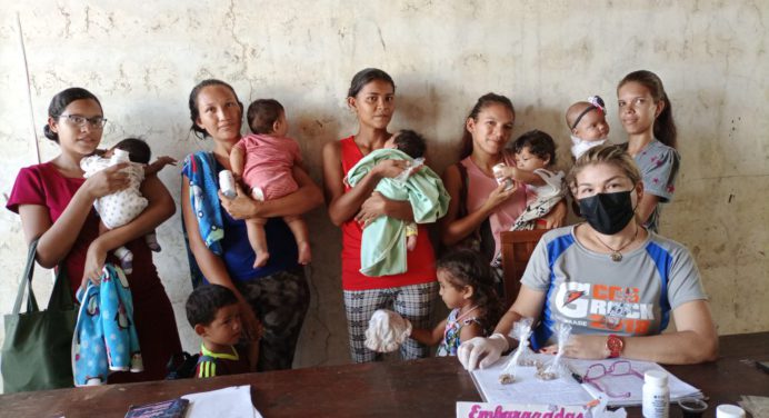Más de 30 mujeres lactantes fueron beneficiadas con la entrega de suplementos multivitamínicos  
