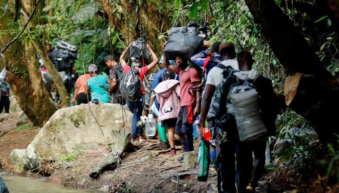 migrantes venezolanos pagan hasta 7 mil por llegar a eeuu laverdaddemonagas.com migracion venezolanos darien colombia panama 696x397 1