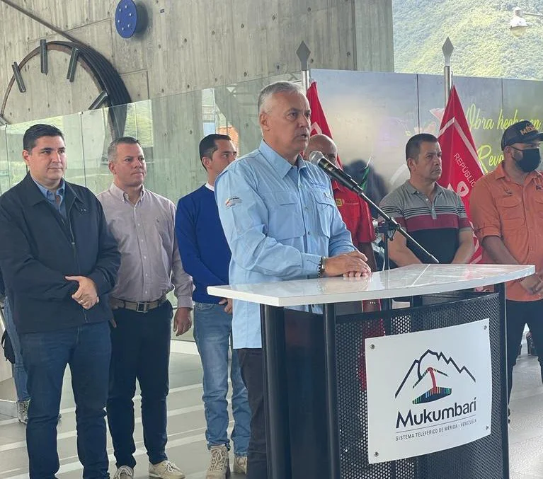 Ministro Padrón acompañó al gobernador Guzmán en el inicio de operaciones del Teleférico «Mukumbarí»