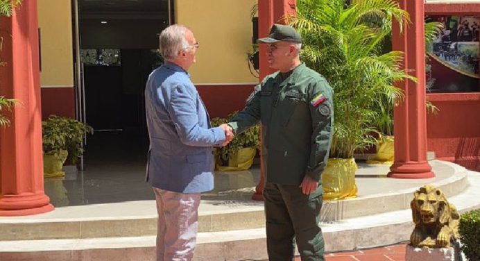 Ministros de Defensa de Venezuela y Colombia se reúnen en la frontera