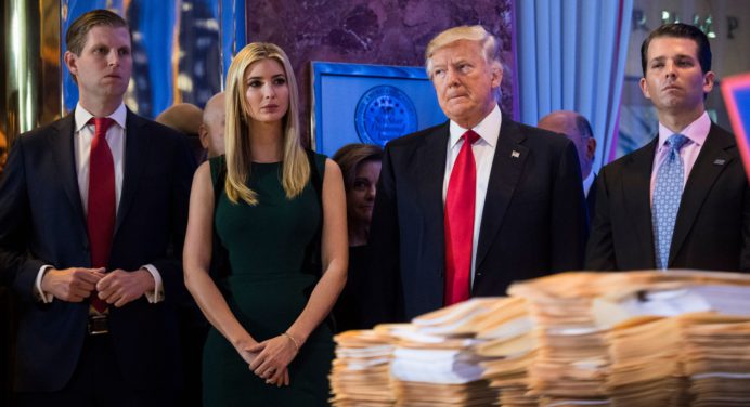 Nueva York demanda a Trump y tres de sus hijos por fraude empresarial