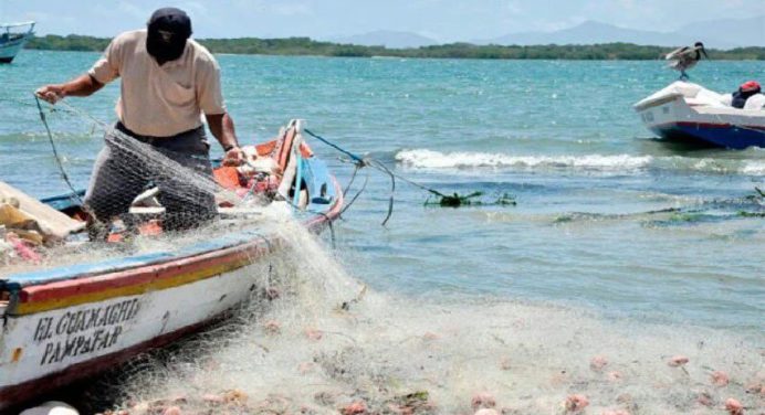 Pescadores paralizan actividades por fallas para surtir combustible en Sucre