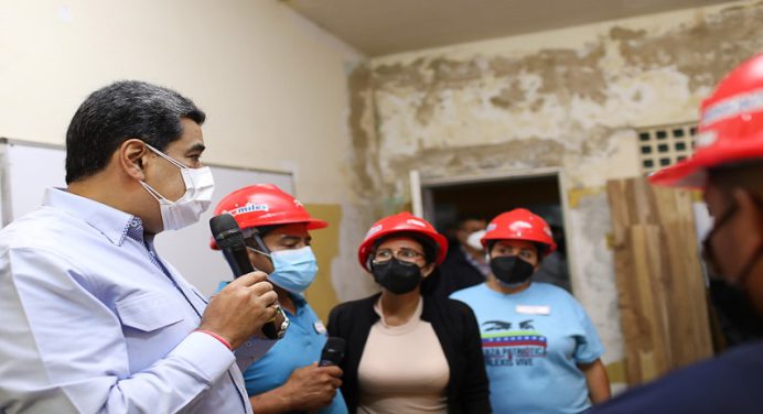 Presidente Maduro propone ampliar formación de profesionales en universidades