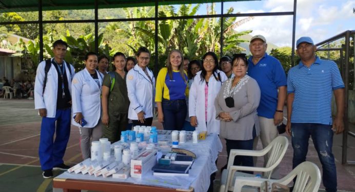 Primera Dama de Acosta lleva jornada médica a comunidad de Tristé y atienden 160 personas