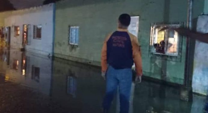 Protección Civil atendió en Maturín más de 100 viviendas anegadas por lluvias de este domingo