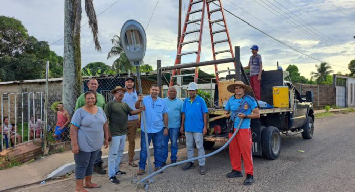 Recuperan alumbrado público del sector Villa Lara en Sotillo