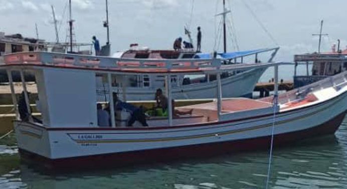 Rescatados dos pescadores que se encontraban a bordo de la lancha «Yemaya» en Margarita