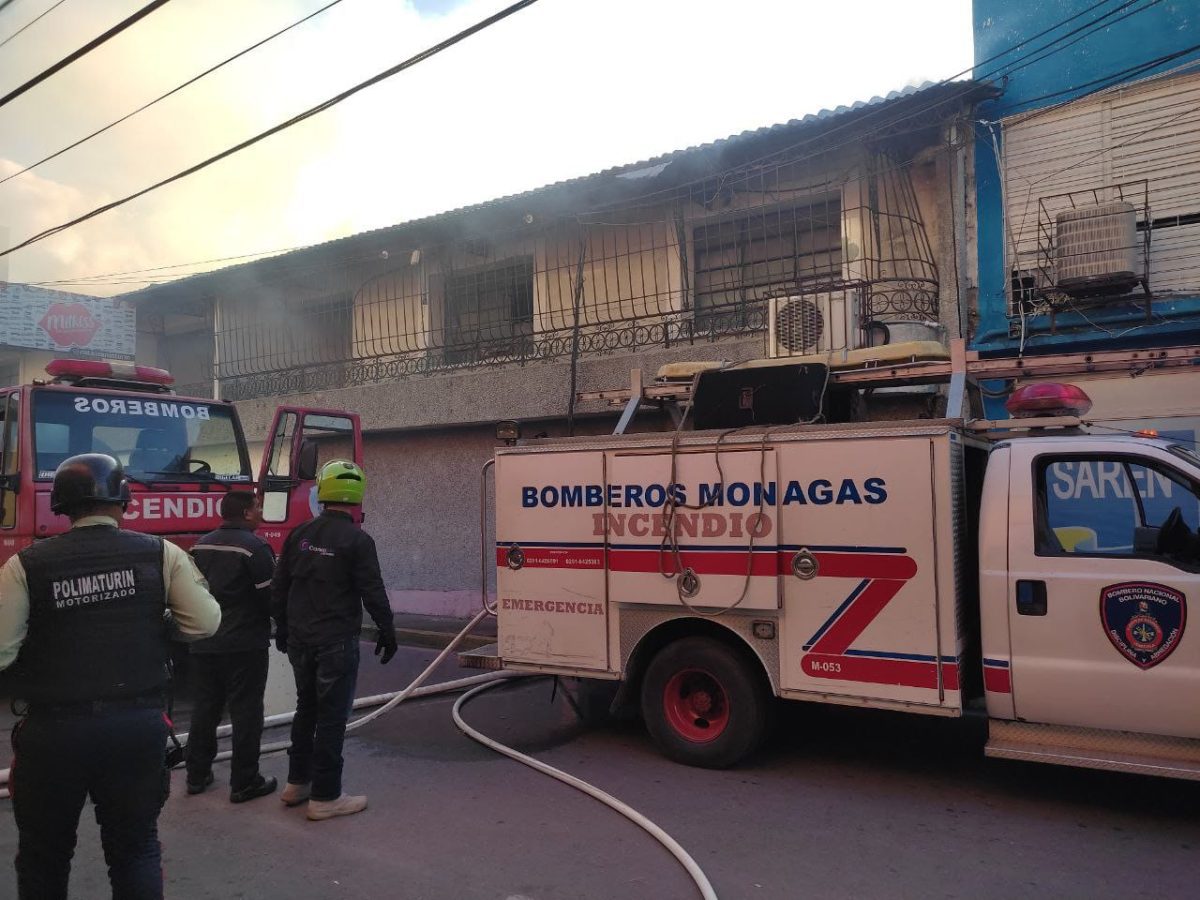 se incendio residencia estudiantil en la calle marino de maturin laverdaddemonagas.com whatsapp image 2022 09 15 at 6.22.27 pm