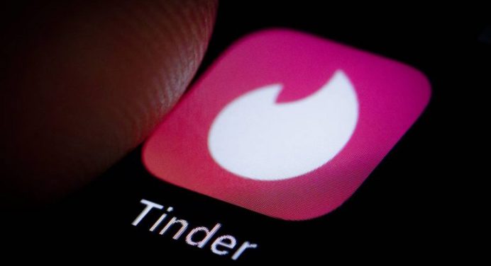 Una década de Tinder, la aplicación que convirtió en un juego el buscar pareja