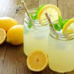 Conoce los beneficios del agua tibia de limón