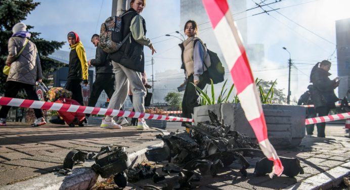 Al menos tres muertos deja ataque de Rusia con 28 drones suicidas contra Kiev