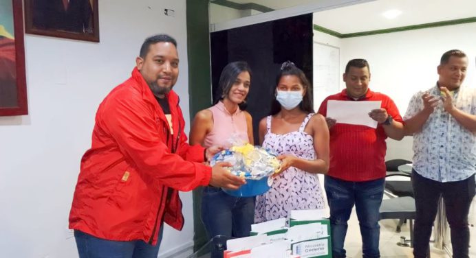 Alcalde Monteverde entrega más de mil 200 ayudas sociales en Cedeño