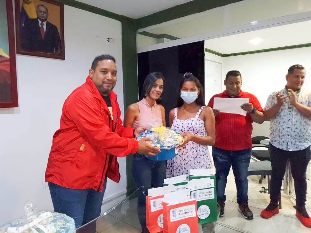 Alcalde Monteverde entrega más de mil 200 ayudas sociales en Cedeño